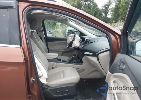 2017 Ford Escape Titanium z USA, uszkodzony, nr VIN 1FMCU9J99HUE29043